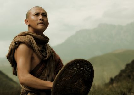 พระภิกษุเสด็จลงมาจากภูเขา